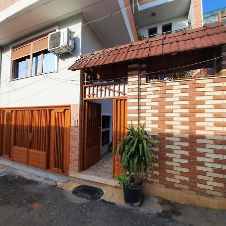 Villa 53 Тирана Екстер'єр фото