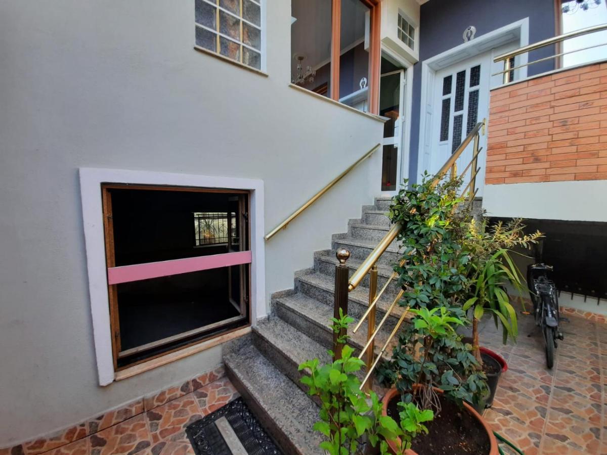 Villa 53 Тирана Екстер'єр фото