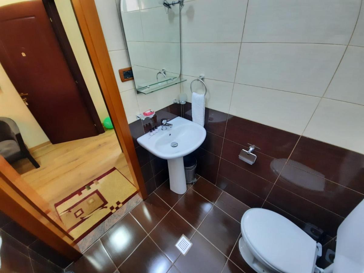 Villa 53 Тирана Екстер'єр фото